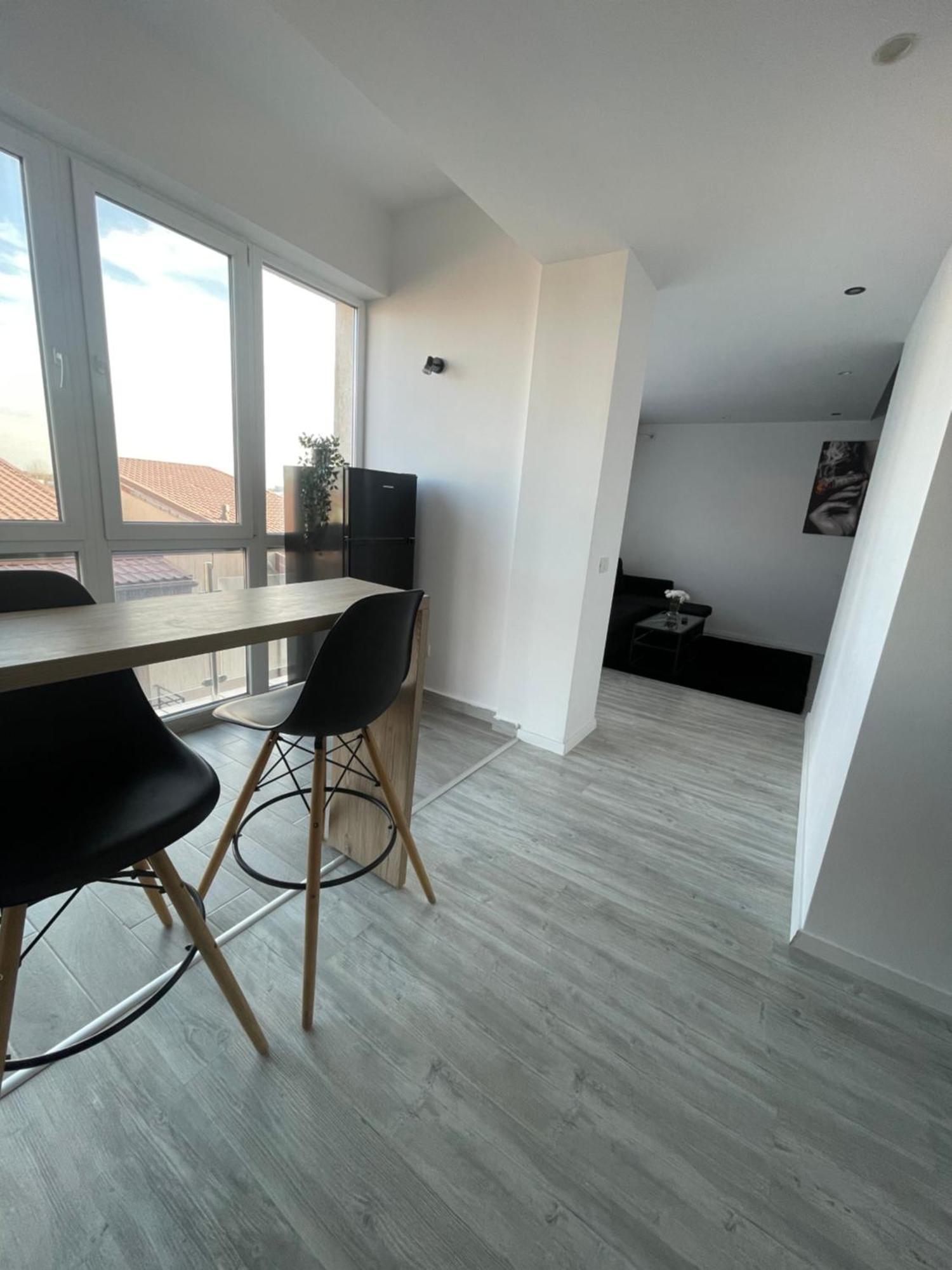 Marisah Residence #2 Otopeni Buitenkant foto